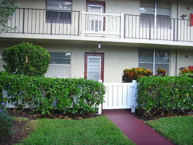 25 Abbey Ln-Unit -106 in Delray Beach, FL - Building Photo - Building Photo