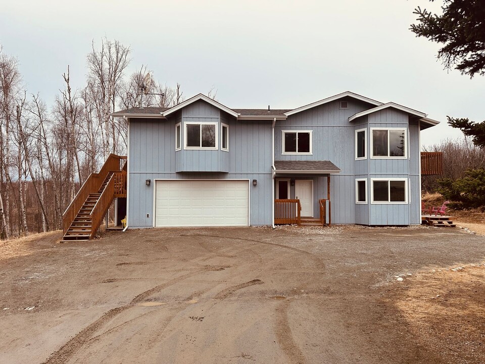 2313 S Gray Birch Cir in Wasilla, AK - Building Photo