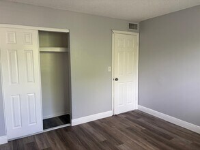 5801 NW 17th Pl, Unit # 12 in Sunrise, FL - Building Photo - Building Photo