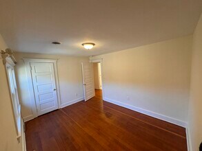 71 Ethan Allen Hwy, Unit Apt 1 in Ridgefield, CT - Building Photo - Building Photo
