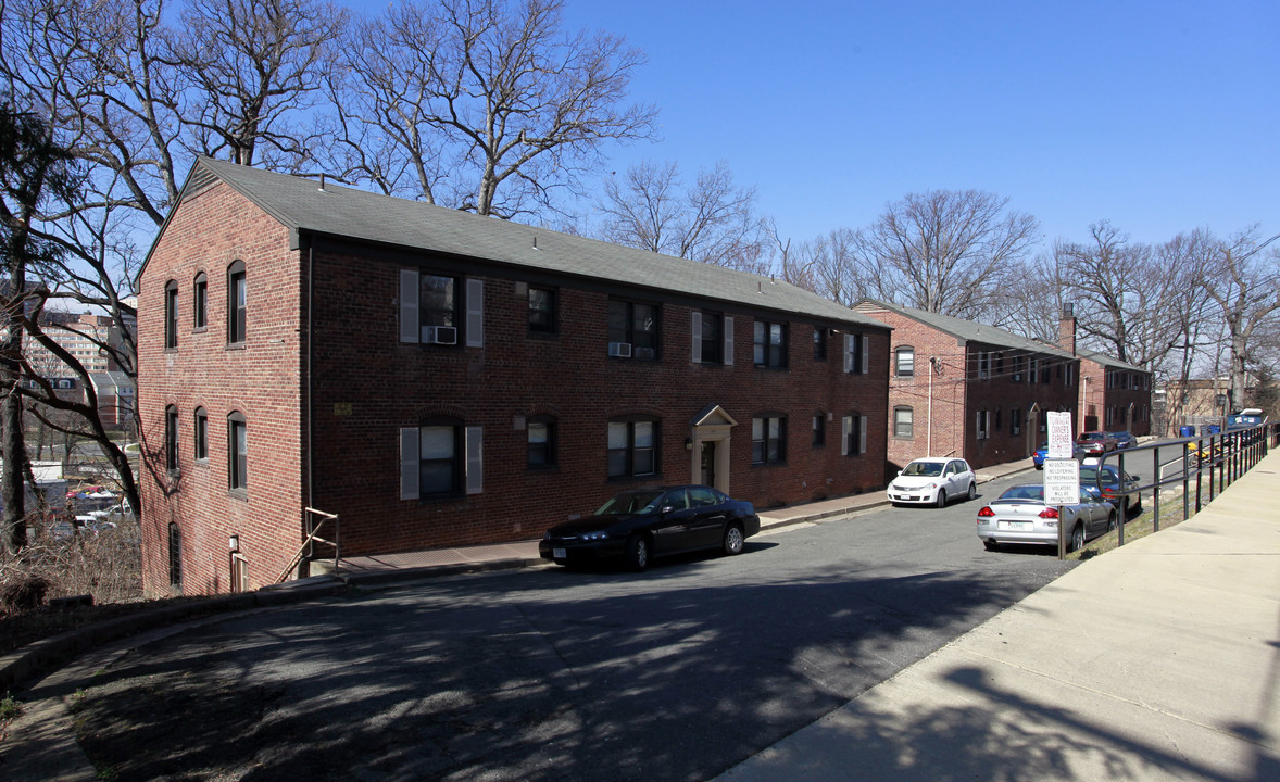 North Quinn Apartments in Arlington, VA - Building Photo