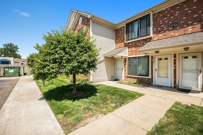 30685 Hidden Pines Ln in Roseville, MI - Building Photo - Building Photo
