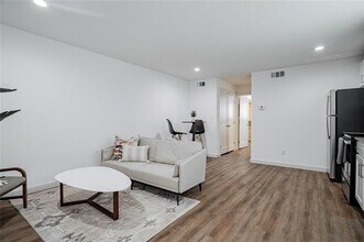 125 E 8th St in Dallas, TX - Building Photo - Building Photo