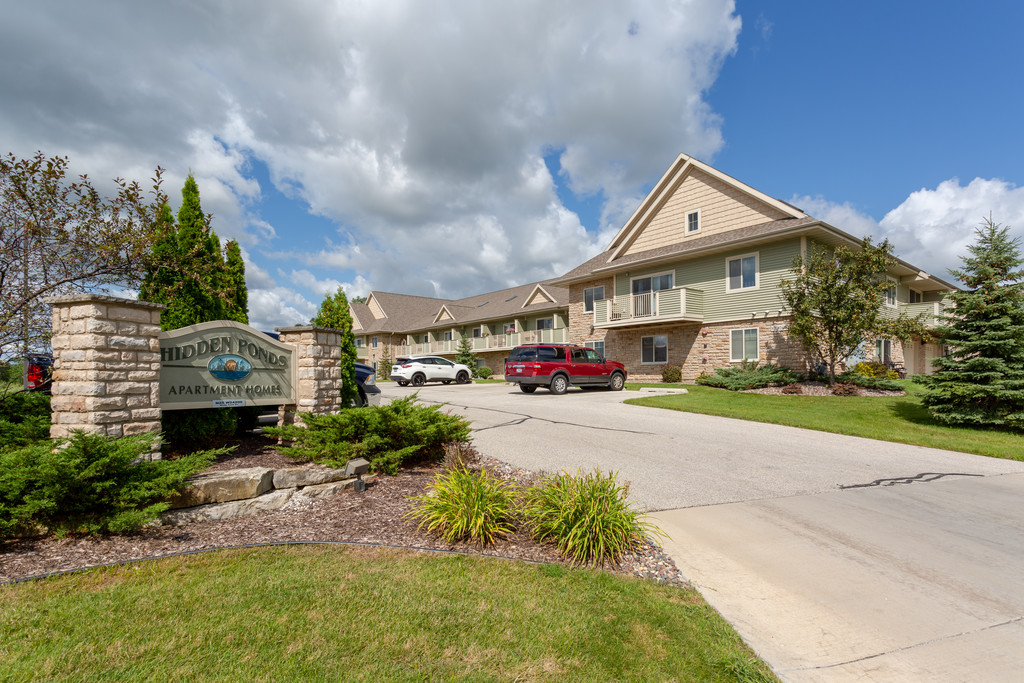 Hidden Ponds Apartments in Pewaukee, WI