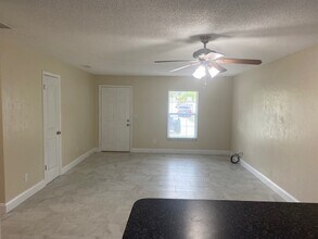 2314 Fern Palm Dr in Edgewater, FL - Building Photo - Building Photo