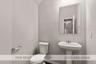 13550 Lily Ln in Saint Hedwig, TX - Building Photo - Building Photo