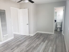 2700 Clarendon Ave in Huntington Park, CA - Foto de edificio - Building Photo