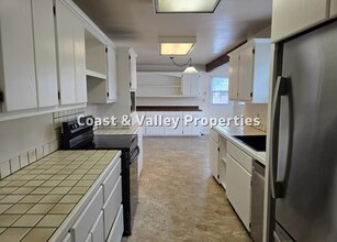 2 Bush St in Monterey, CA - Building Photo - Building Photo