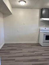 Avalon Park Apartments in Palmdale, CA - Building Photo - Building Photo