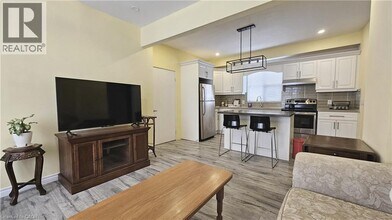 285 Borden Ave S in Kitchener, ON - Building Photo - Building Photo