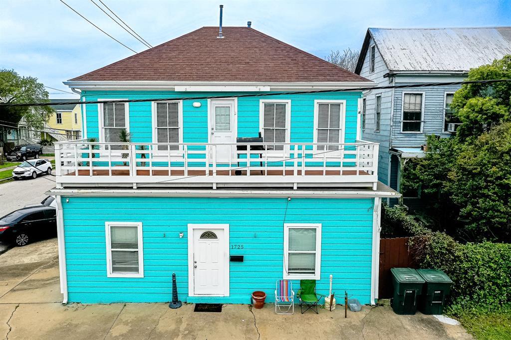 2102 Avenue O 1/2-Unit -DOWN in Galveston, TX - Foto de edificio