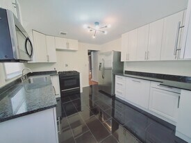 663 High Ridge Rd, Unit 2 in Stamford, CT - Building Photo