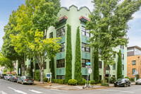 Villa Florence in Portland, OR - Foto de edificio - Primary Photo