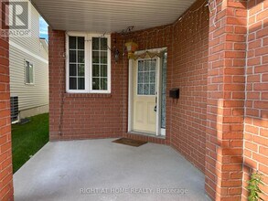270 Deercroft Ave in Ottawa, ON - Building Photo - Building Photo