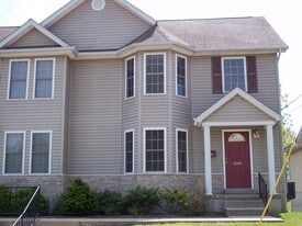 696 James St in Washington, MO - Building Photo