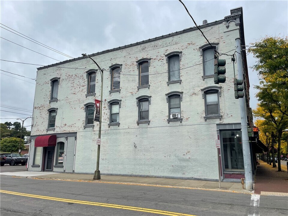 52 W Market St in Corning, NY - Building Photo
