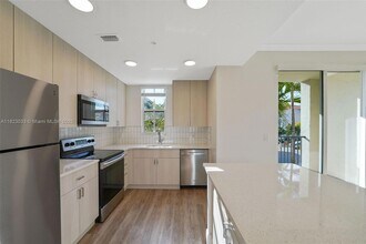 10170 SW 7th St in Pembroke Pines, FL - Building Photo - Building Photo