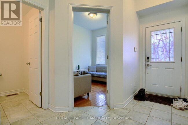 254 Moss Grove St in Ottawa, ON - Building Photo - Building Photo