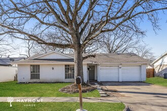1006 Wembley Rd in Arlington, TX - Foto de edificio - Building Photo