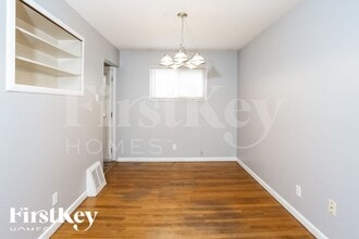 1095 Ozment Dr, Unit 323 in Florissant, MO - Building Photo - Building Photo