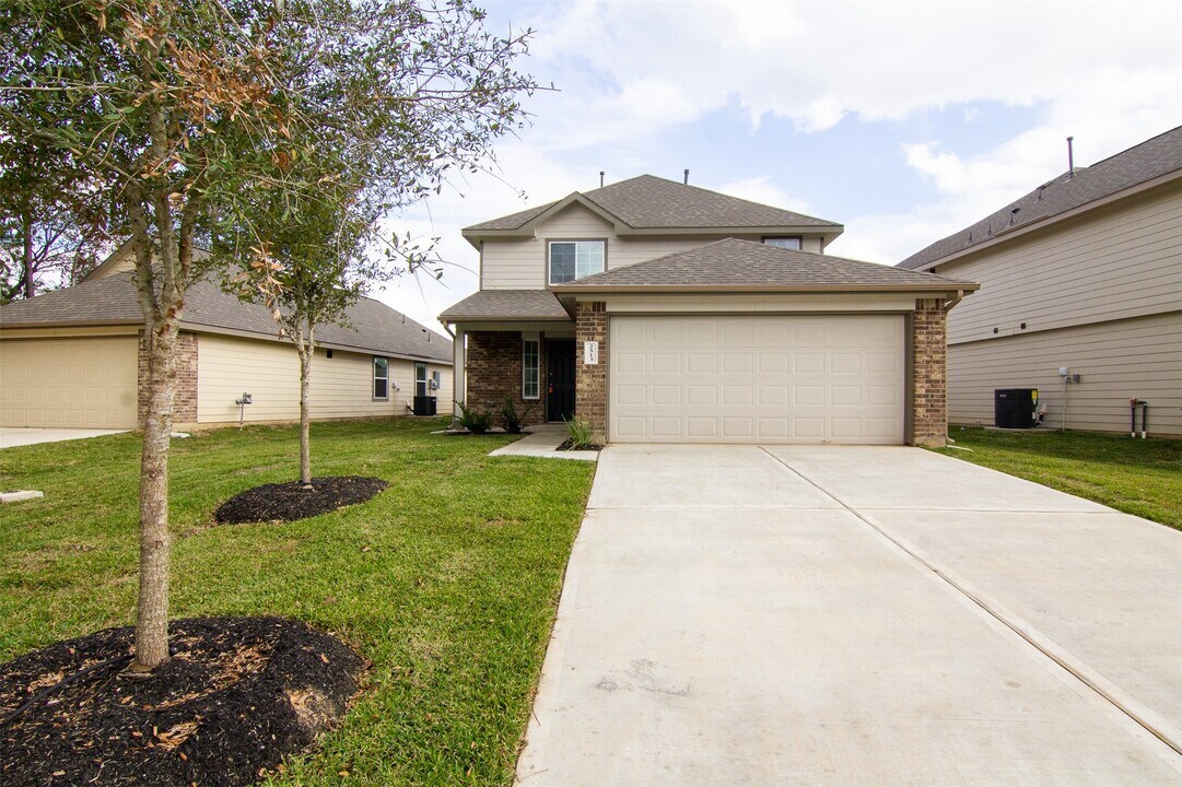 2513 N Lina Ct in Conroe, TX - Foto de edificio