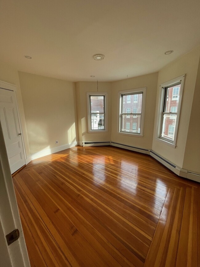 555 Heath St, Unit Unit #1 in Chestnut Hill, MA - Building Photo - Building Photo