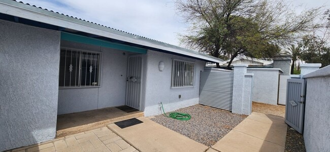 property at 3319 N Dodge Blvd