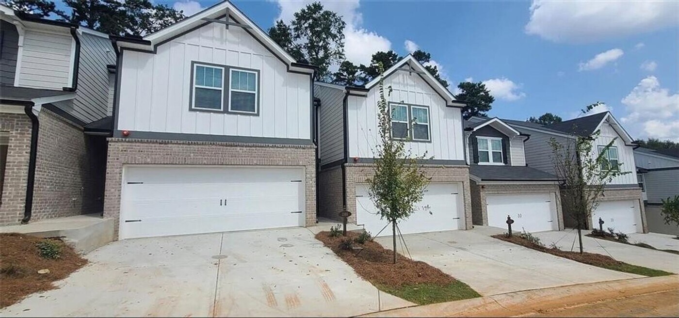 1393 Vayda Ct in Marietta, GA - Building Photo