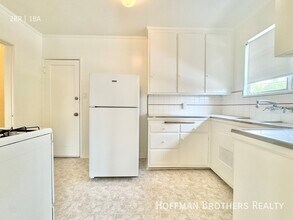 120 Flores St in Los Angeles, CA - Building Photo - Building Photo