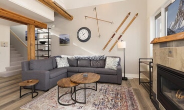 c1 Saddle Ridge Rd in Big Sky, MT - Foto de edificio - Building Photo