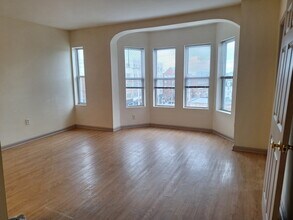 464 Howe Ave, Unit 3B in Shelton, CT - Foto de edificio - Building Photo