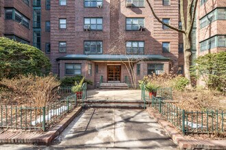 Dunolly Gardens in Flushing, NY - Building Photo - Building Photo