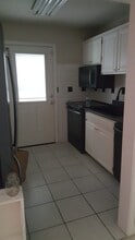 2100 W Beach Dr, Unit F102 in Panama City, FL - Building Photo - Building Photo