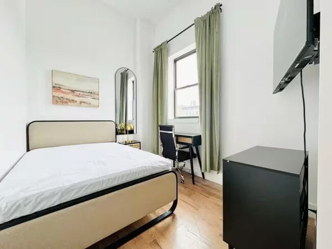 Furnished room/NOT APARTMENT, Unit 4 in Brooklyn, NY - Foto de edificio - Building Photo