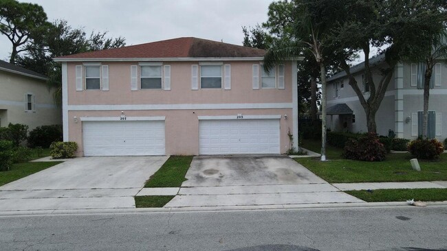 205 Leland Ln in Greenacres, FL - Building Photo - Building Photo
