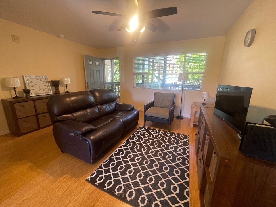 25 Heather Ln in Lahaina, HI - Foto de edificio