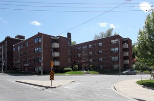 Oxton Court in Toronto, ON - Building Photo