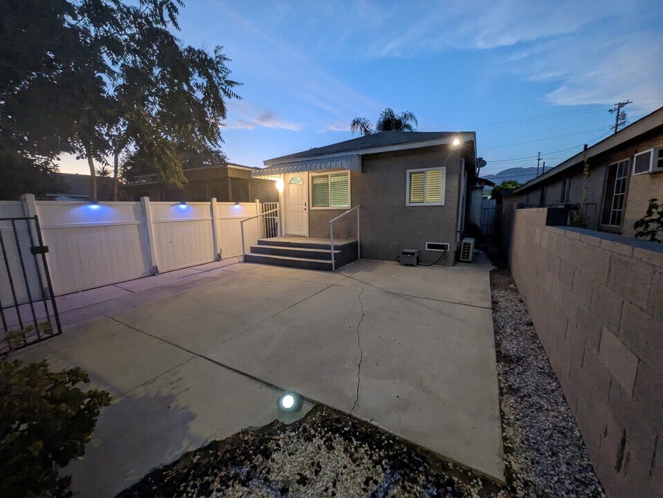 213 E Park St, Unit A in Ontario, CA - Foto de edificio