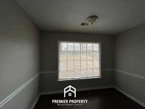 7082 Farmhouse Dr in Memphis, TN - Building Photo - Building Photo