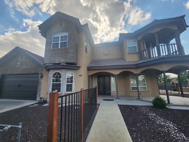 2331 Calloway Dr in Bakersfield, CA - Building Photo - Building Photo