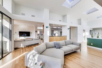 660 Hiller Dr in Oakland, CA - Building Photo - Building Photo