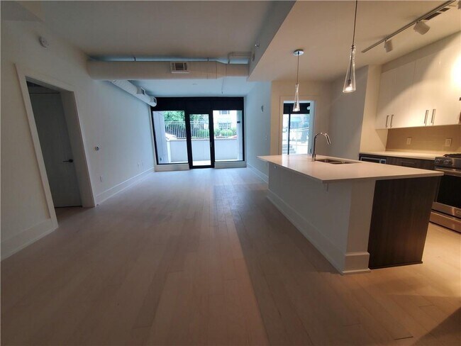 775 Juniper St NE in Atlanta, GA - Building Photo - Building Photo