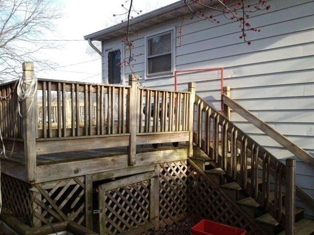 property at 515 1/2 W Howe St