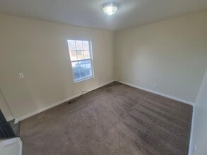 3023 Tomahawk Ridge Way in Burlington, KY - Building Photo - Building Photo