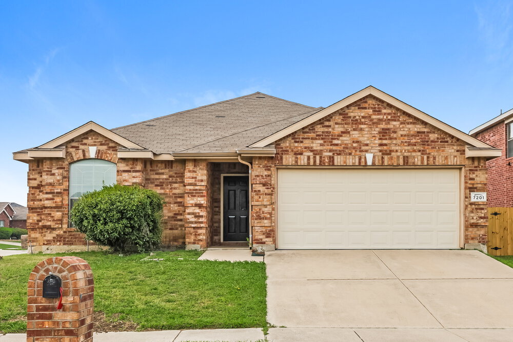 7201 Lake Front Trail in Arlington, TX - Building Photo