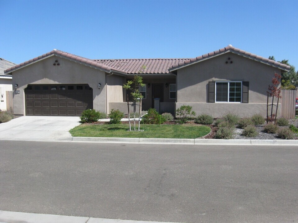 1339 Darien Ct in Santa Maria, CA - Building Photo