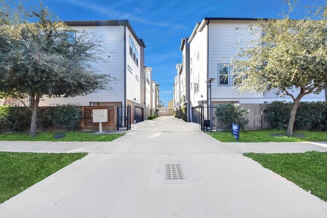 604 W 28th St