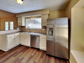 410 Buoy Rd in Webster, TX - Building Photo - Building Photo