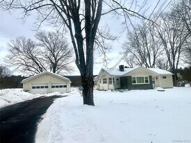 22 Canal Dr in Cuddebackville, NY - Building Photo