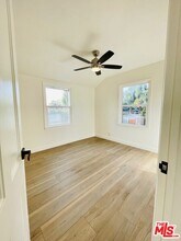 122 N Hobart Blvd in Los Angeles, CA - Building Photo - Building Photo